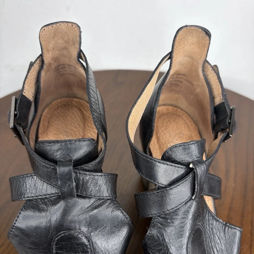 Seychelles Sandals Women's 7.5 Black Leather Strappy Block Heels Peep Toe Buckle